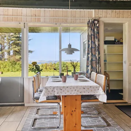 Gorgeous In With Kitchen Holiday home